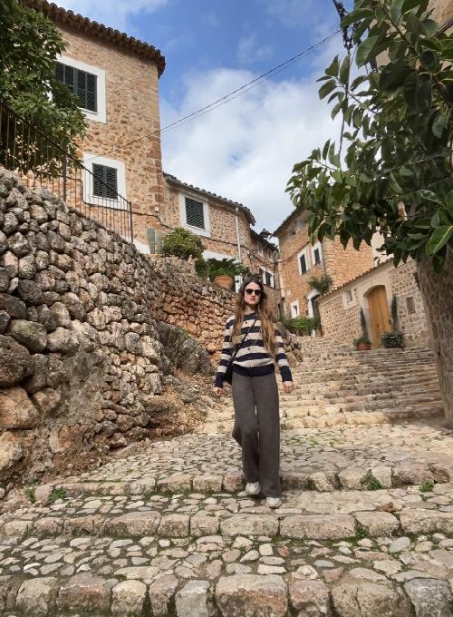 Busco compa�era para viajar/esquiar/hacer surf