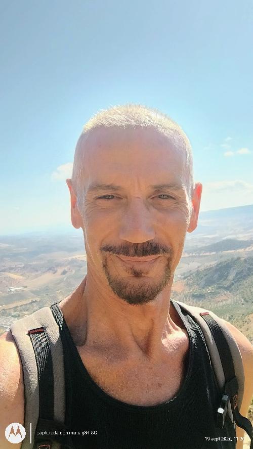 Busco compa�ero/pareja gay aventurero